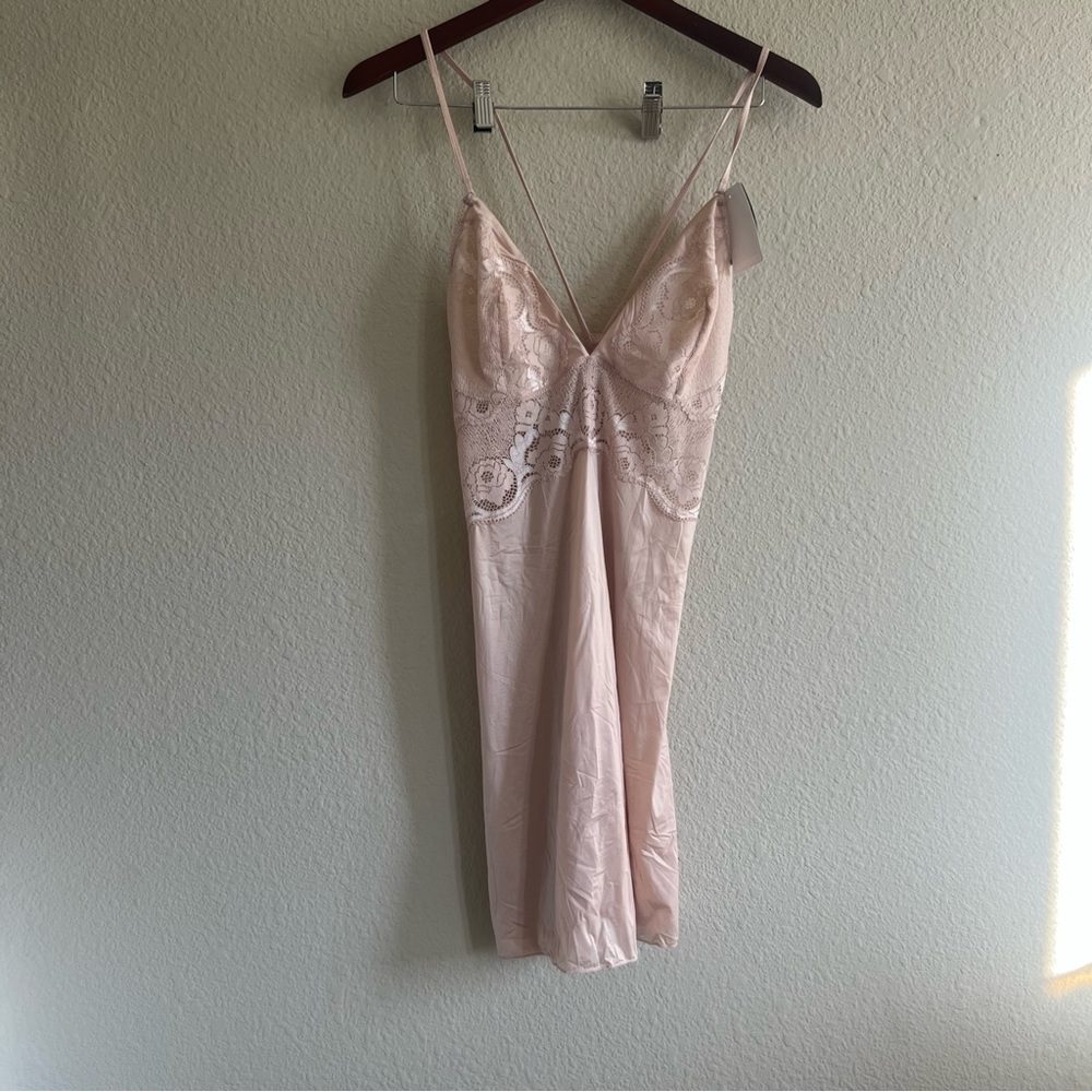 NWT Wacoal Soft Pink Lace Chemise